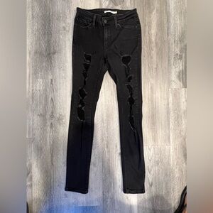 Black Levi’s Ripped Skinny Jeans
